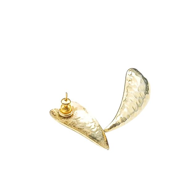 Vintage Hammered Golden Stylized Heart Earrings Artisan Metalwork - Picture 4 of 4